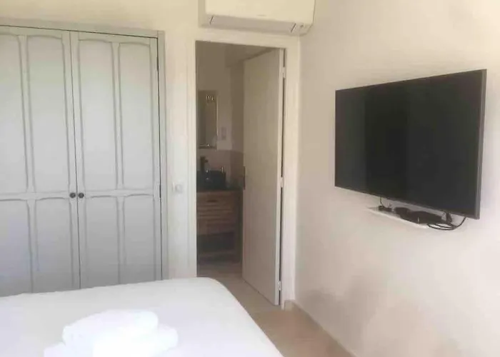 2 Bedroom Apartment In Cannes Near The Beach